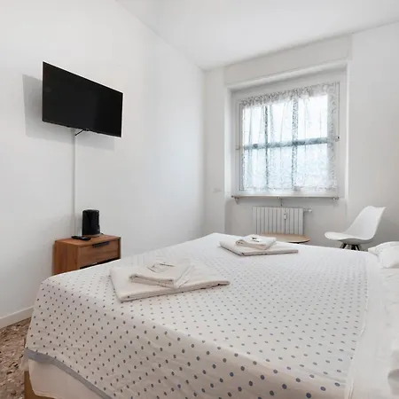 Enzina 게스트하우스 3*